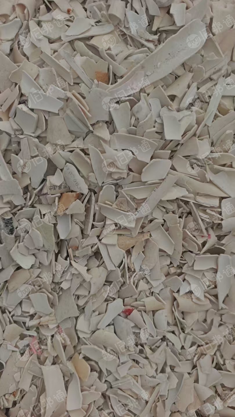 长期出售PVC小管破碎料，90%以上小管，现货一挂