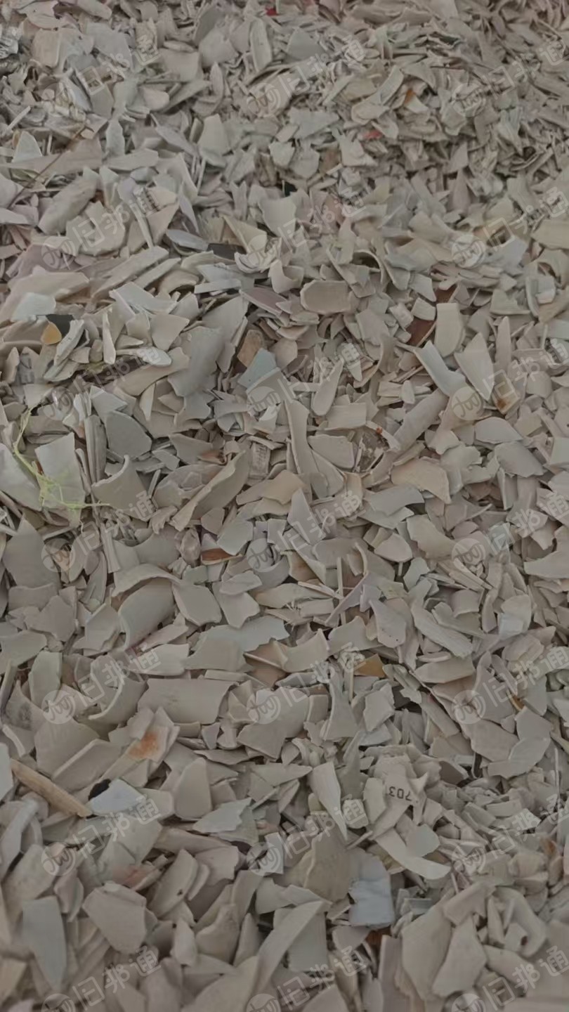 长期出售PVC小管破碎料，90%以上小管，现货一挂