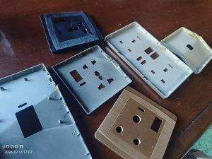 出售PC开关废料，现货八九吨