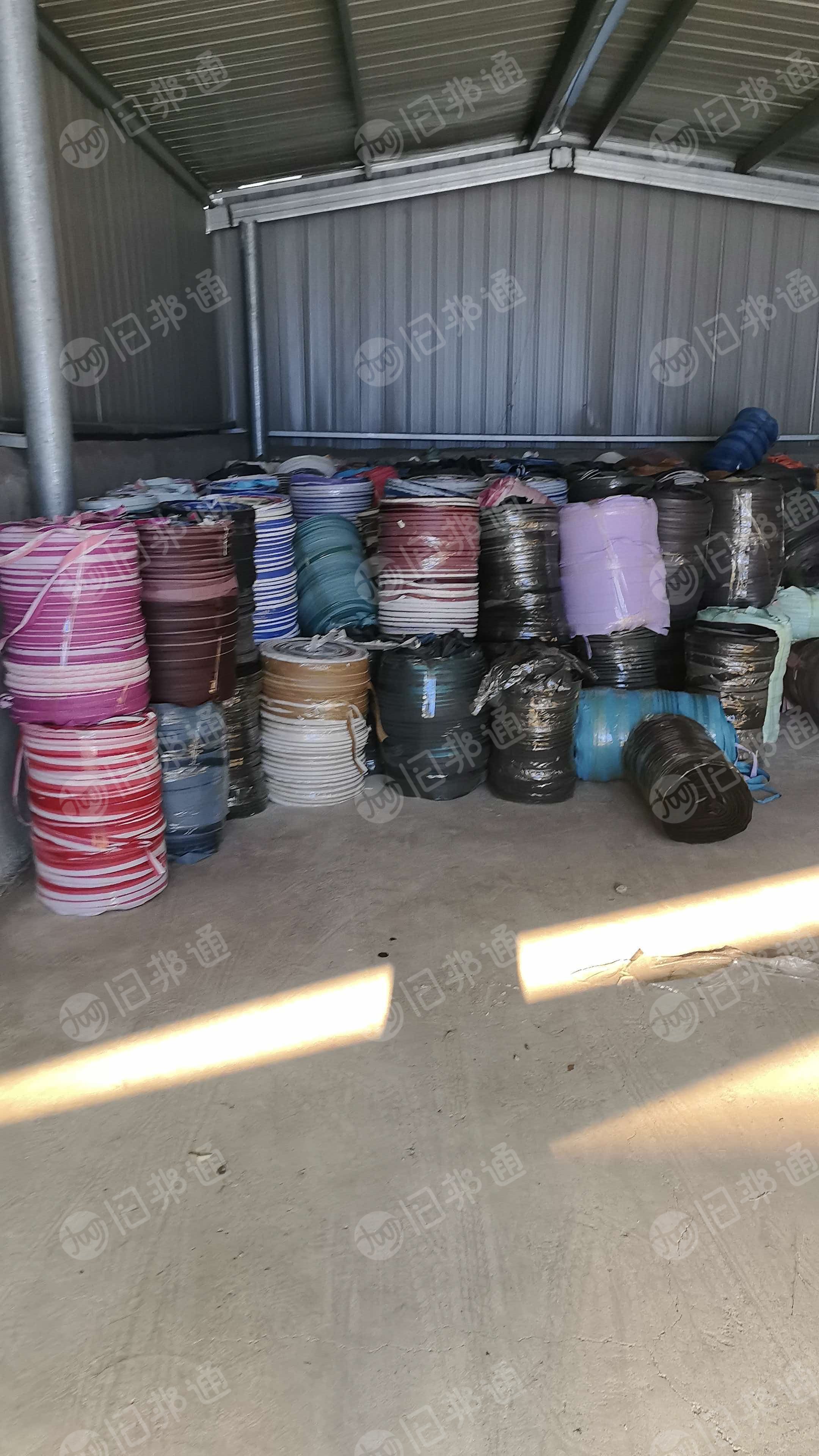 长期出售PU皮革废料，一面皮一面布，包装厂下来的