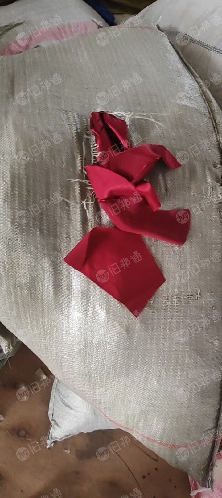 长期大量出售服装厂下来的涤纶废布,涤纶边角料,分针织跟梭织布,每天出六七十吨,货在吉林延边