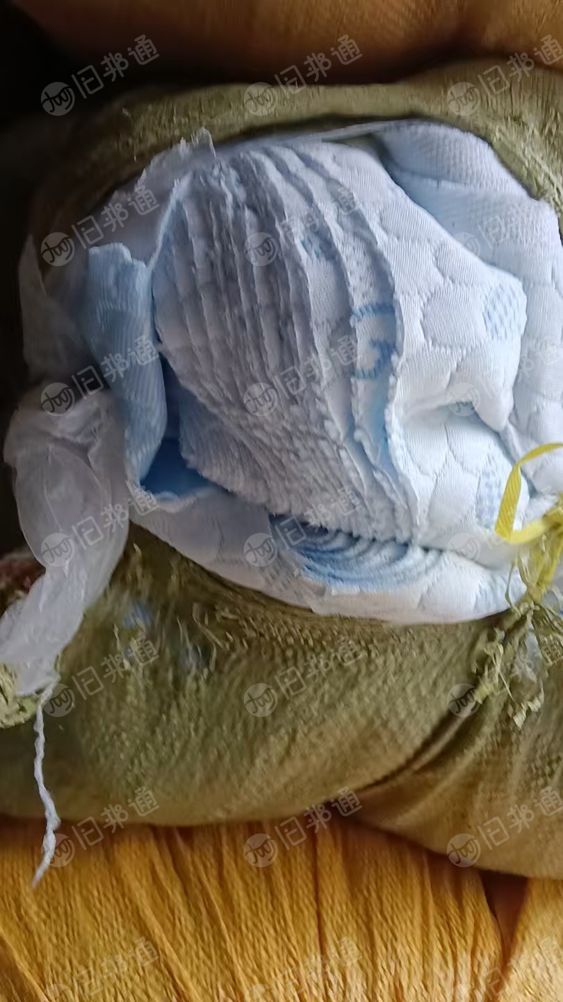 长期出售浅色床垫边角料，空心丝，现货有十几吨，货在江苏常州