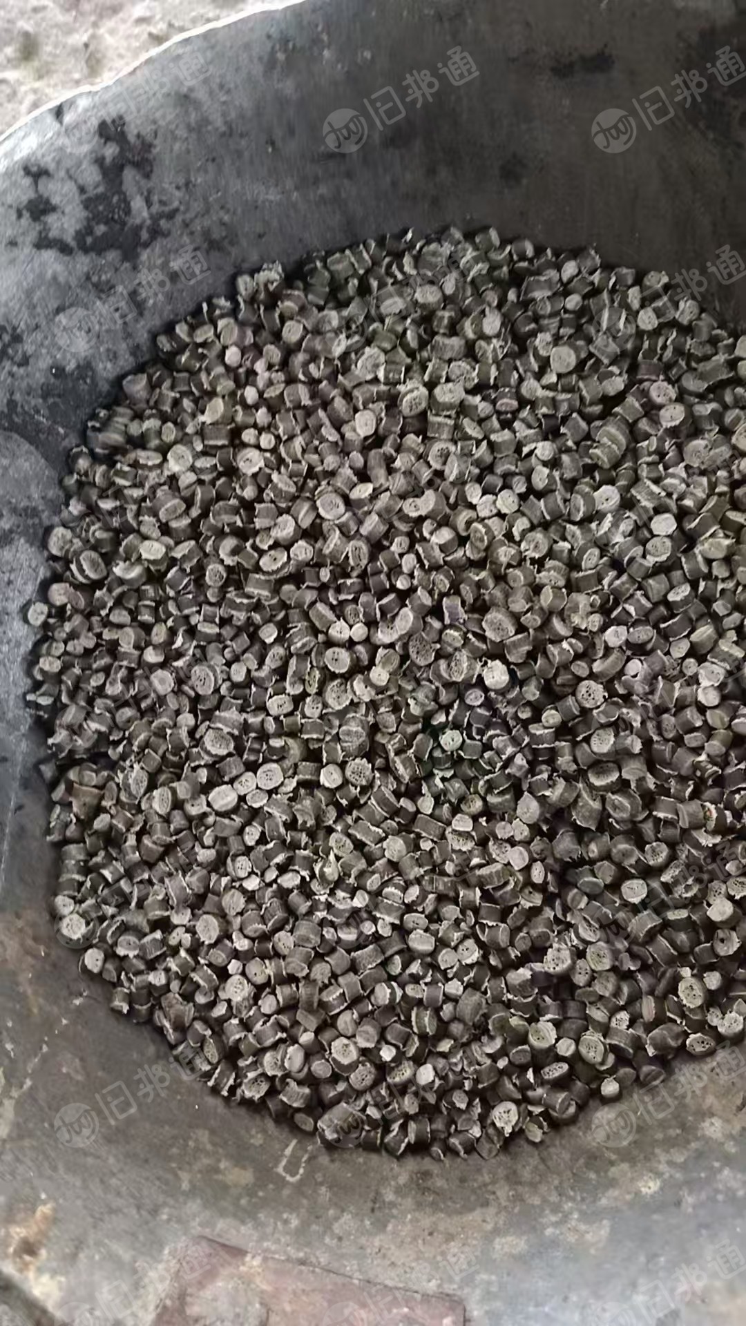 出售高压复尼龙颗粒，过40目，可直接注塑用