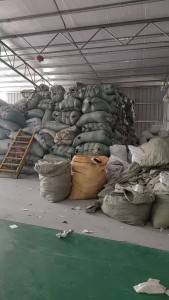 出售各种混合泳衣碎布，瑜伽服，现货100多吨