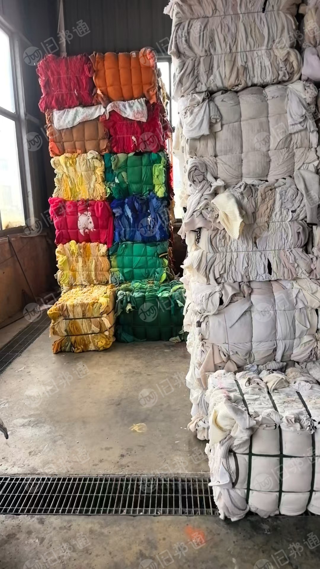 毛衣厂长期出售旧衣服白料,红蓝黄浅色料,开花料,白色一挂车,在安徽滁州