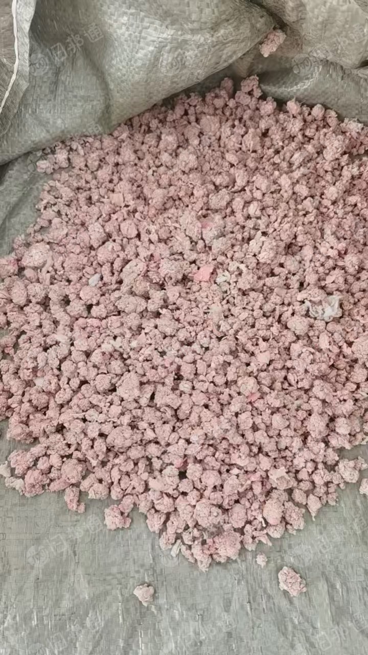 长期出售浅三色涤纶泡料，pet泡料，涤纶布泡，在江苏连云港