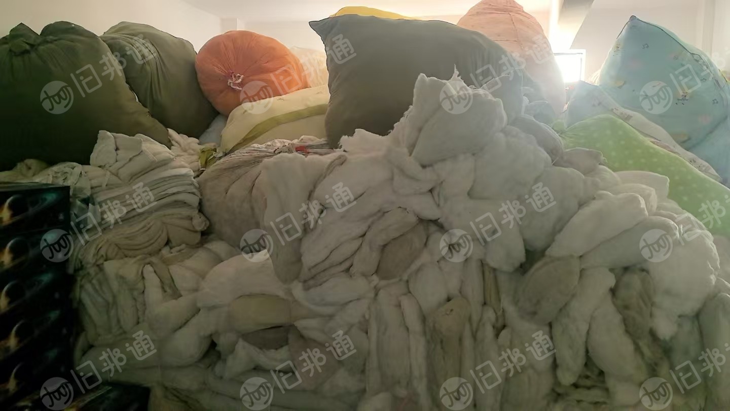 长期出售旧棉被，撕掉被单的，古棉化纤棉丝棉都放在一起，现货9米6一车，货在云南昭通
