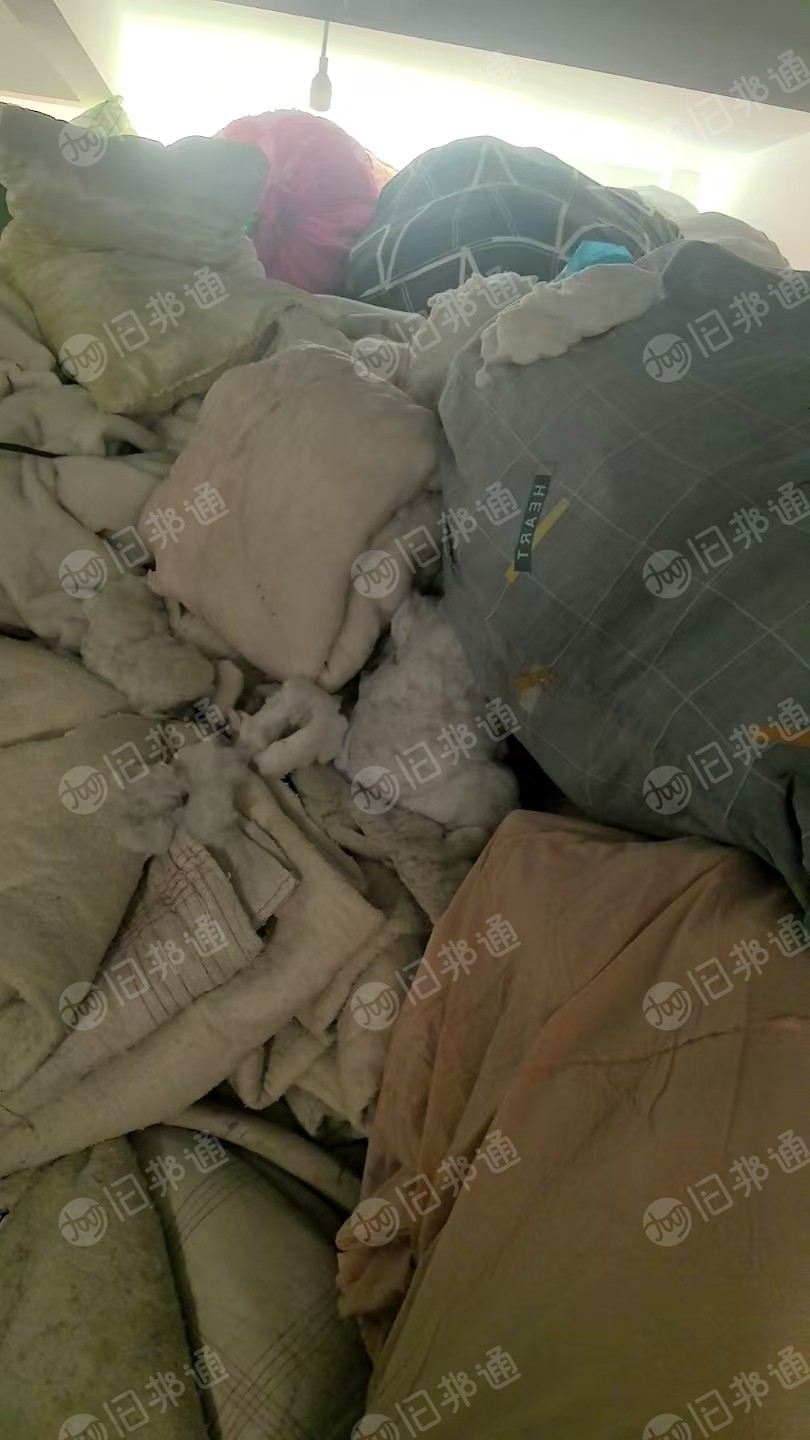 长期出售旧棉被，撕掉被单的，古棉化纤棉丝棉都放在一起，现货9米6一车，货在云南昭通