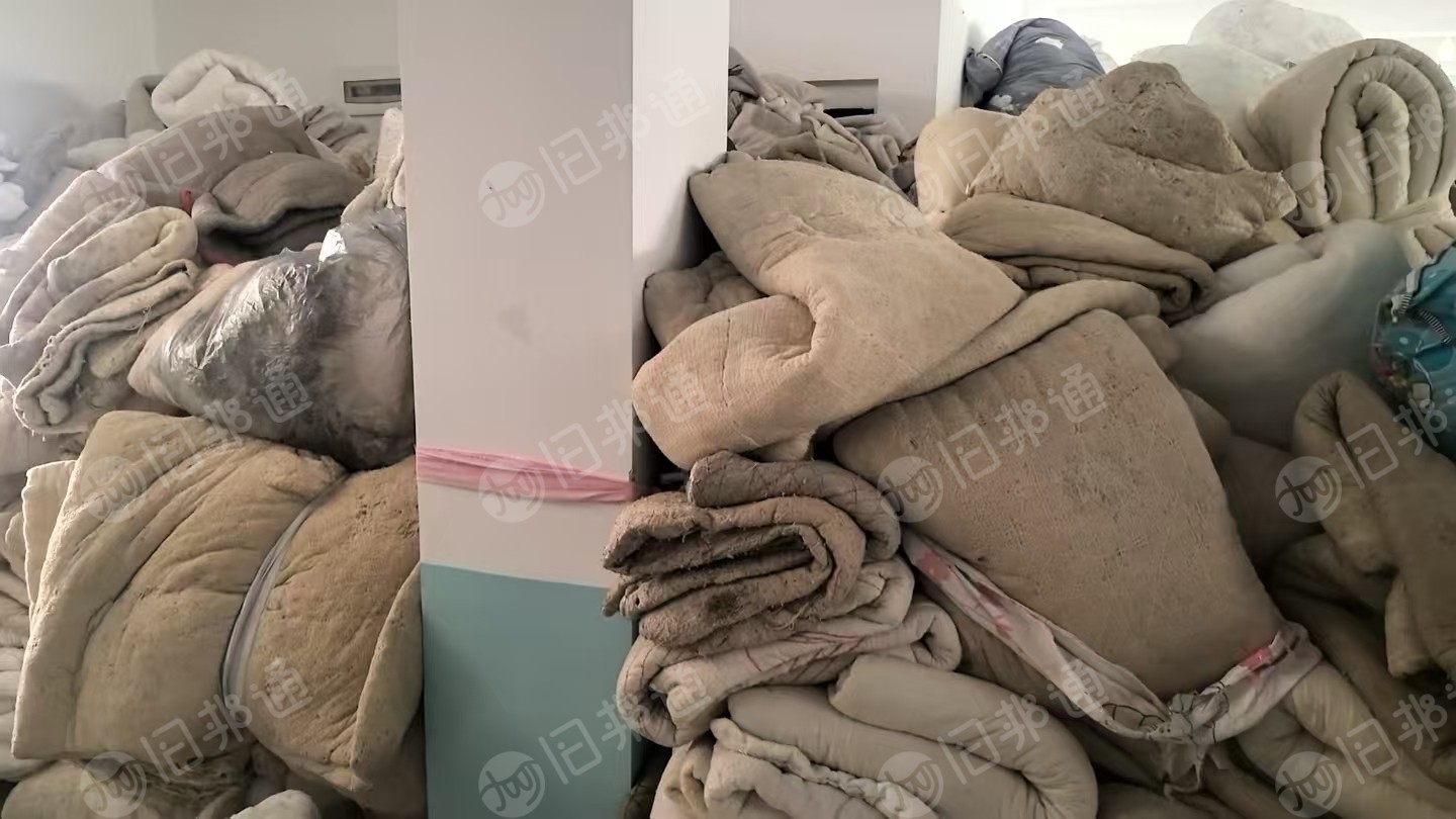 长期出售旧棉被，撕掉被单的，古棉化纤棉丝棉都放在一起，现货9米6一车，货在云南昭通