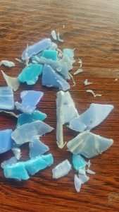 长期出售蓝色低压周转筐破碎料，现货18吨左右