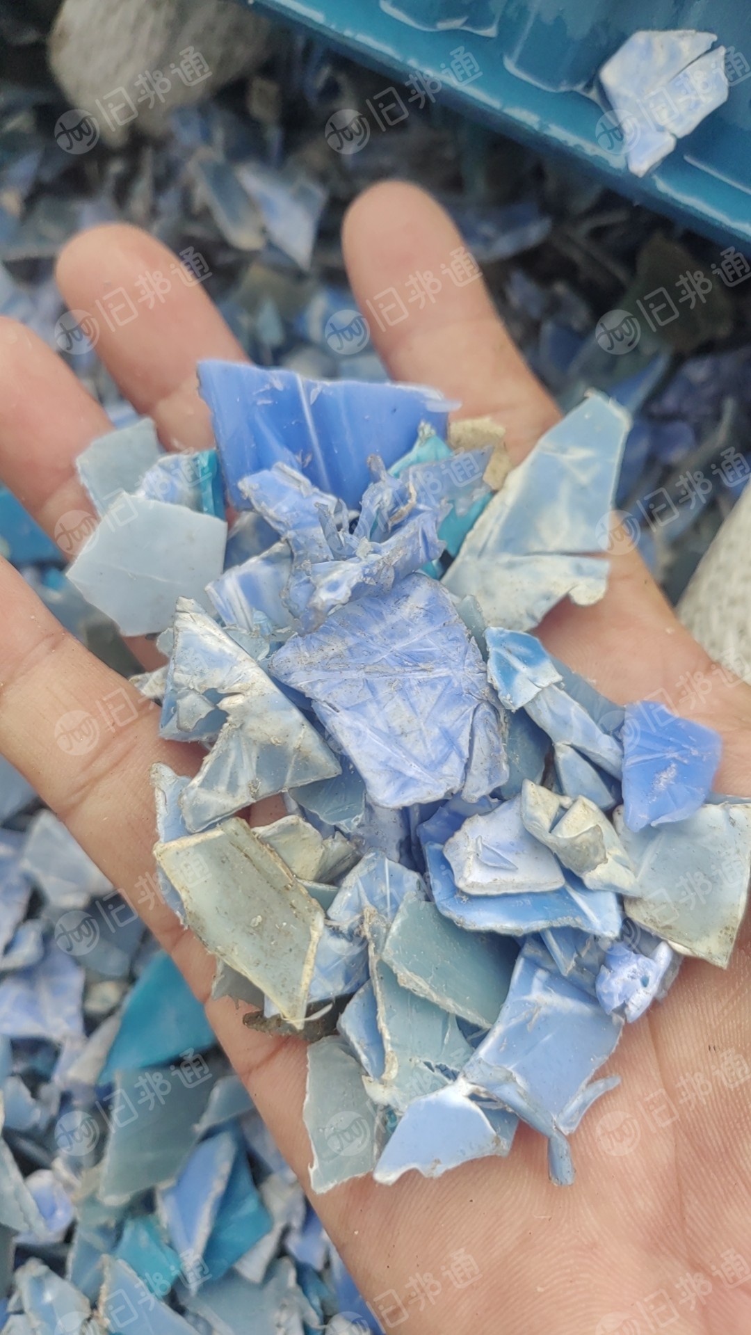 长期出售蓝色低压周转筐破碎料，现货18吨左右