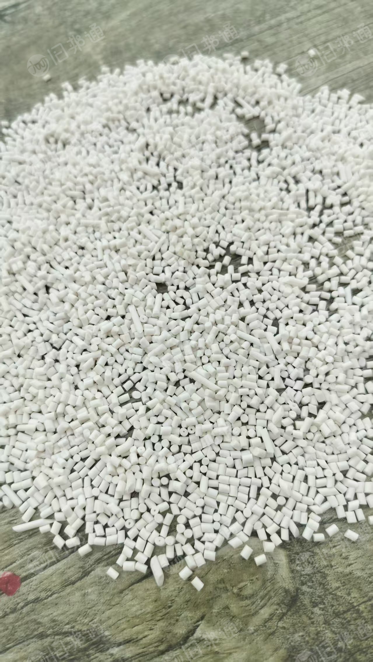 长期出售尼龙废丝做出来的单6尼龙颗粒，pa颗粒，有消光，半光，也有黑无光，可做改性，染色用，月供50