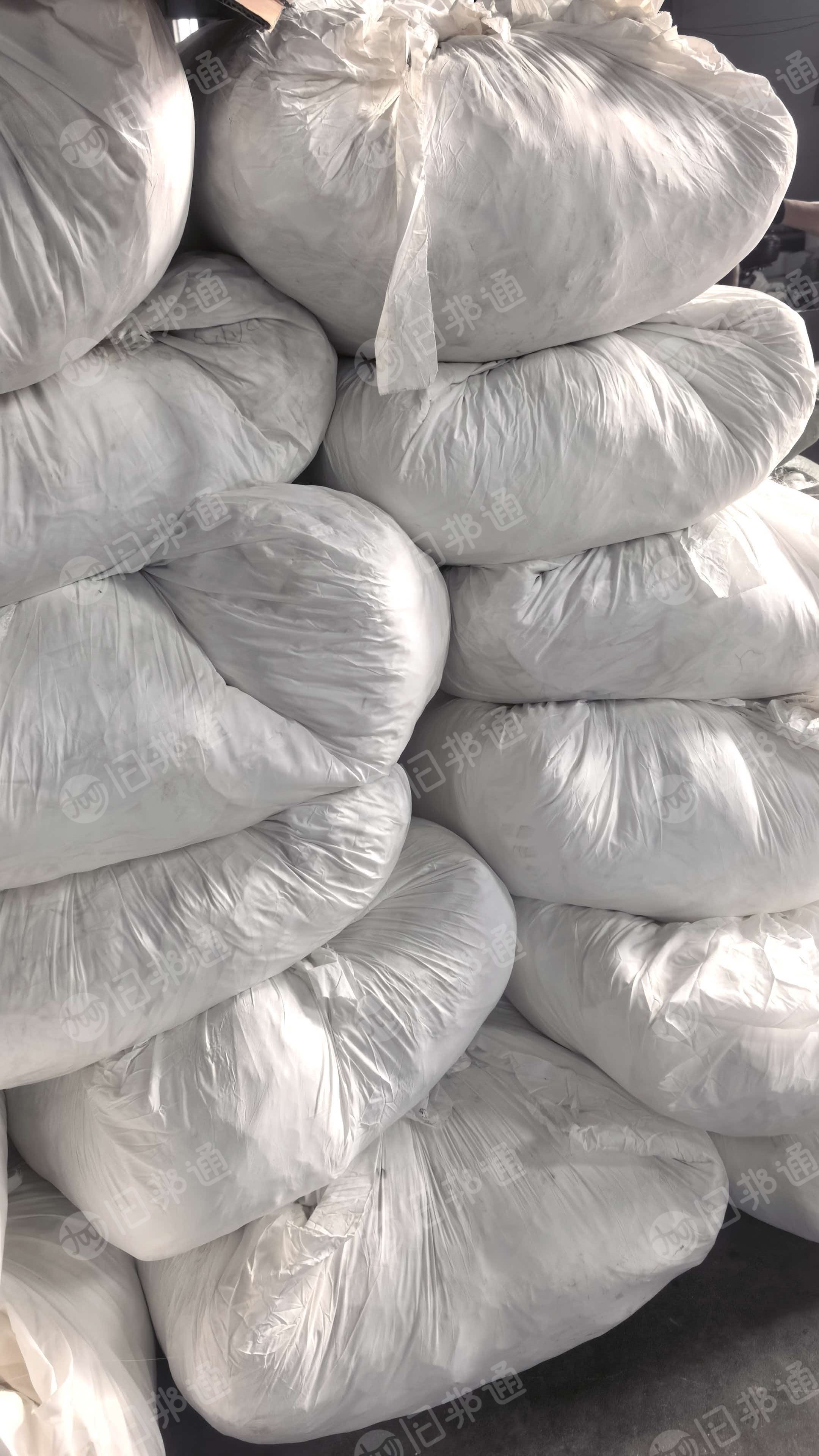 长期出售织布厂下来的白色涤纶废布，涤纶生胚白布，有三分一不带桨，可以拉丝，现货有60-70吨