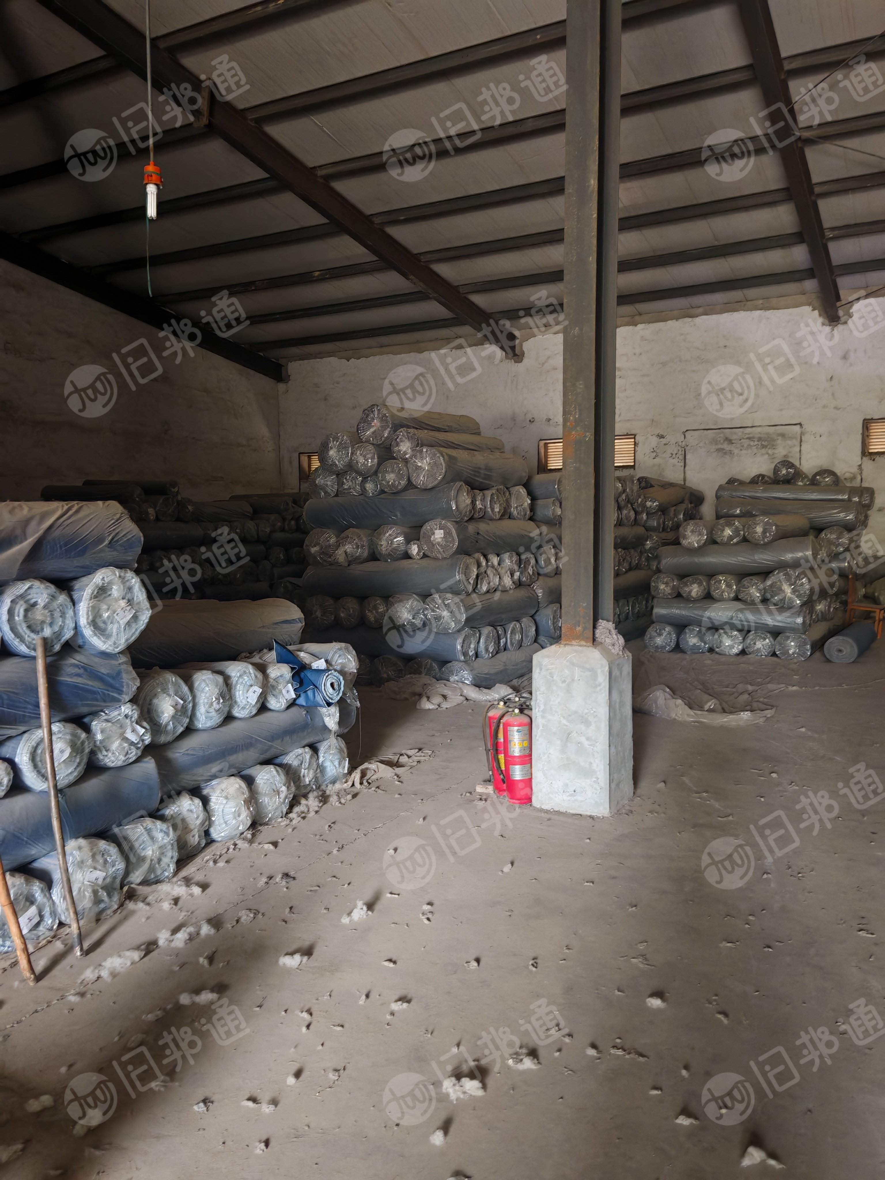 出售一批牛仔库存布,牛仔布,幅宽1.68米,现货有18万米,货在河北保定
