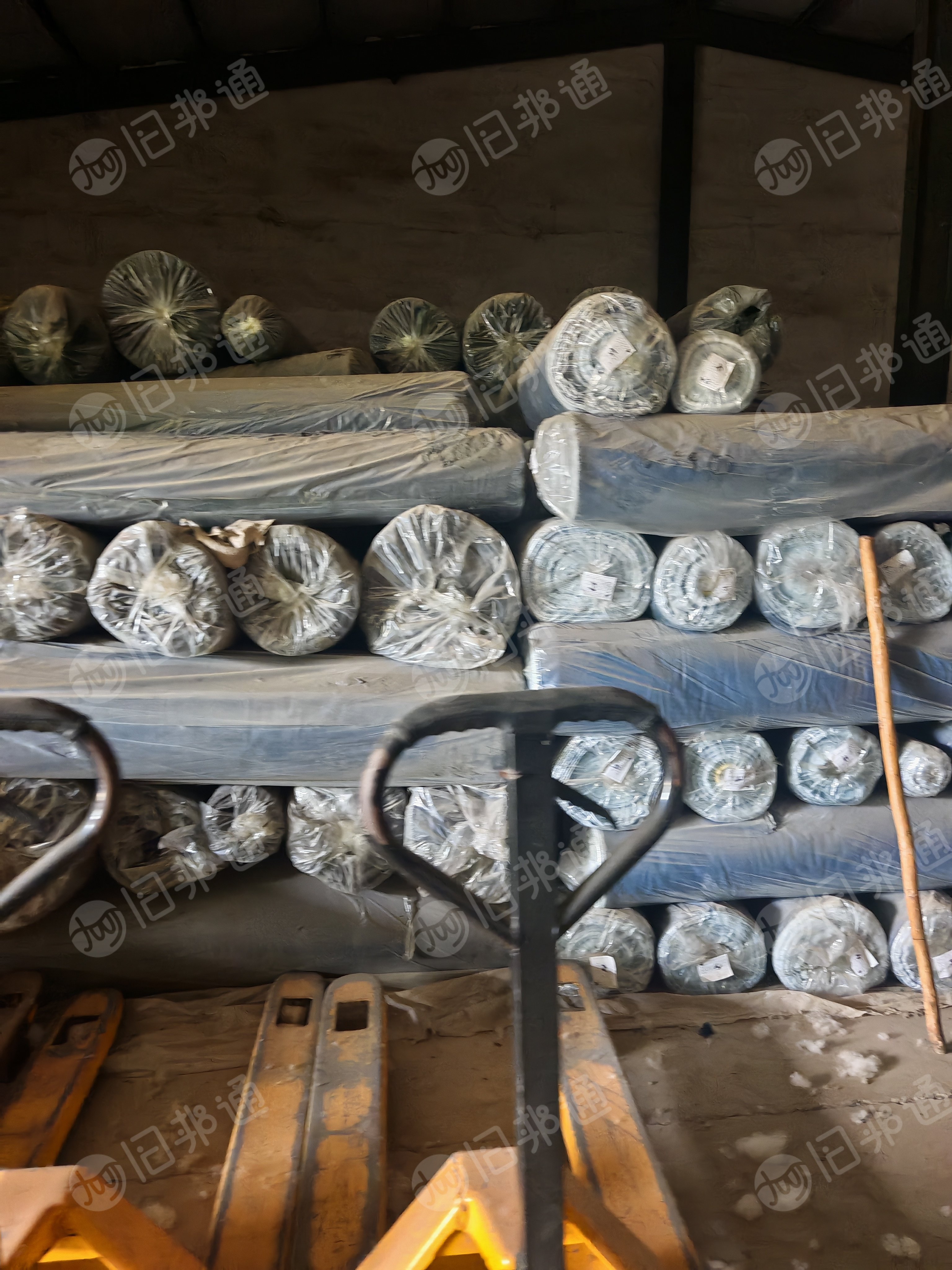出售一批牛仔库存布,牛仔布,幅宽1.68米,现货有18万米,货在河北保定