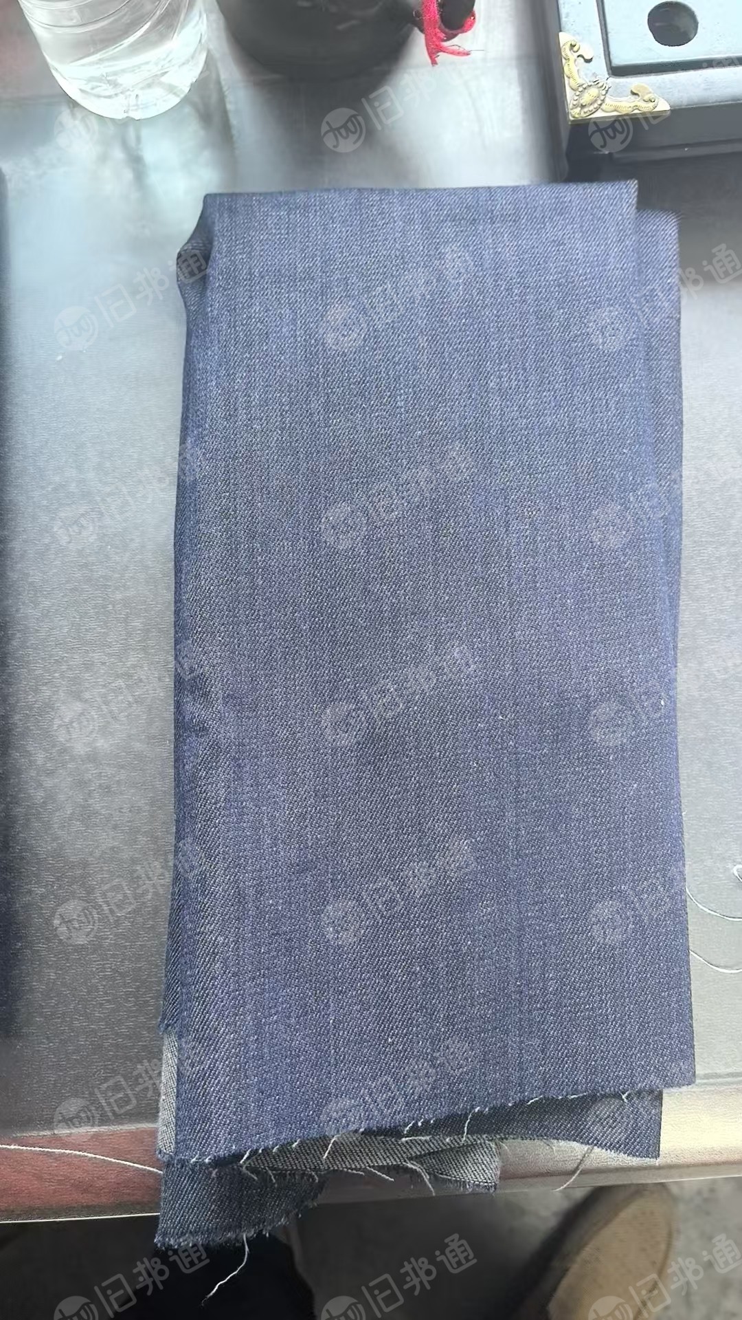 出售一批牛仔库存布，牛仔布，幅宽1.68米，现货有18万米，货在河北保定