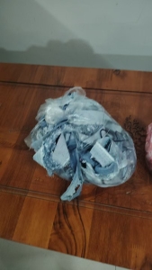 长期回收涤纶废布，涤纶边角料，带轻浆的也可以用，造粒用，年需十万吨，厂在山东潍坊