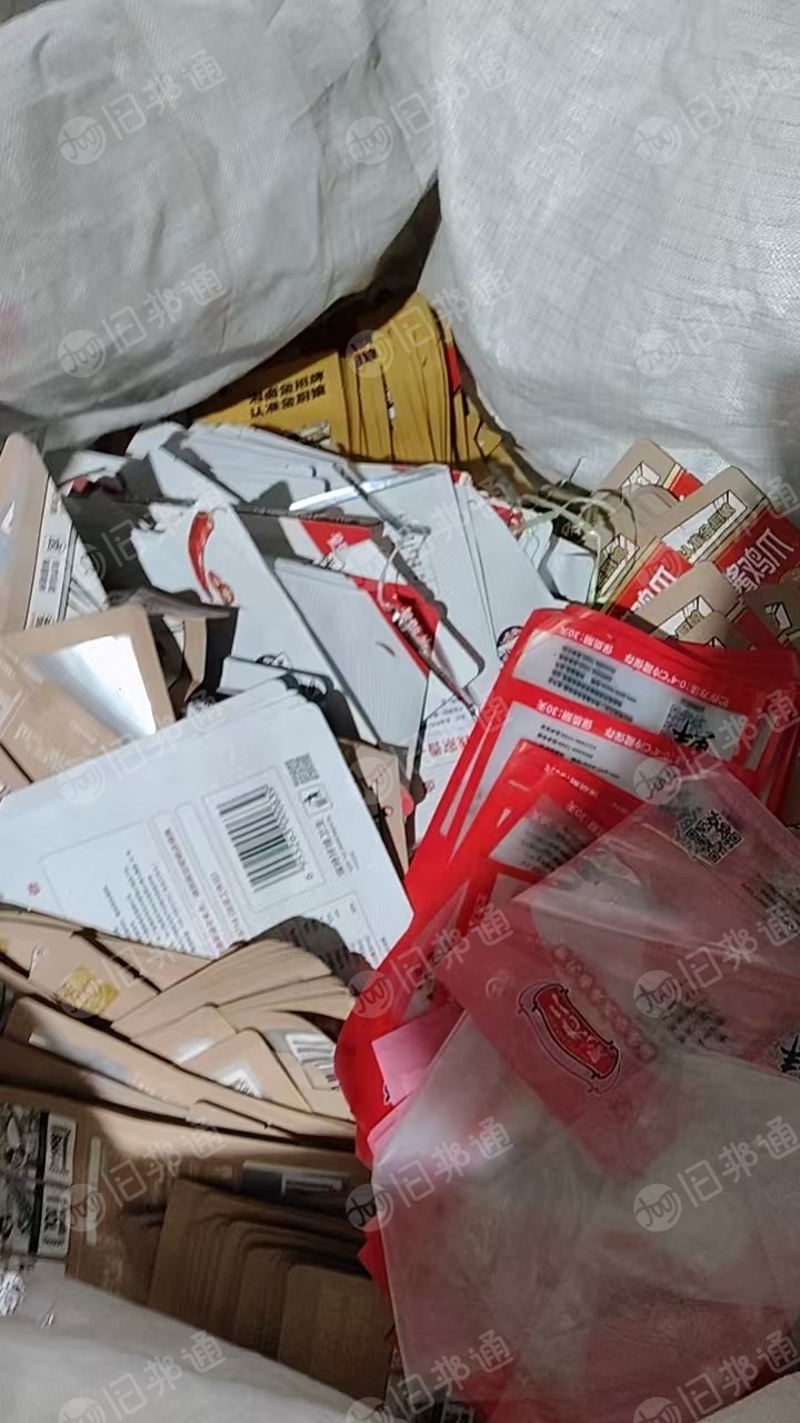 长期出售干造高压复合尼龙膜，PP复合膜，都是厂货下来的边角料