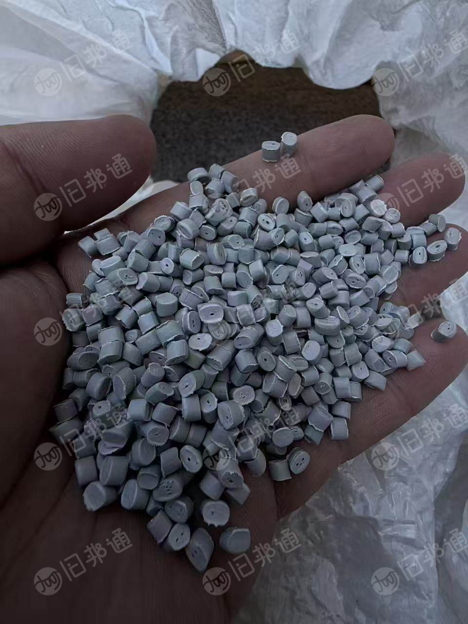 出售pe化妆品软管颗粒，过80目的，现货60吨左右