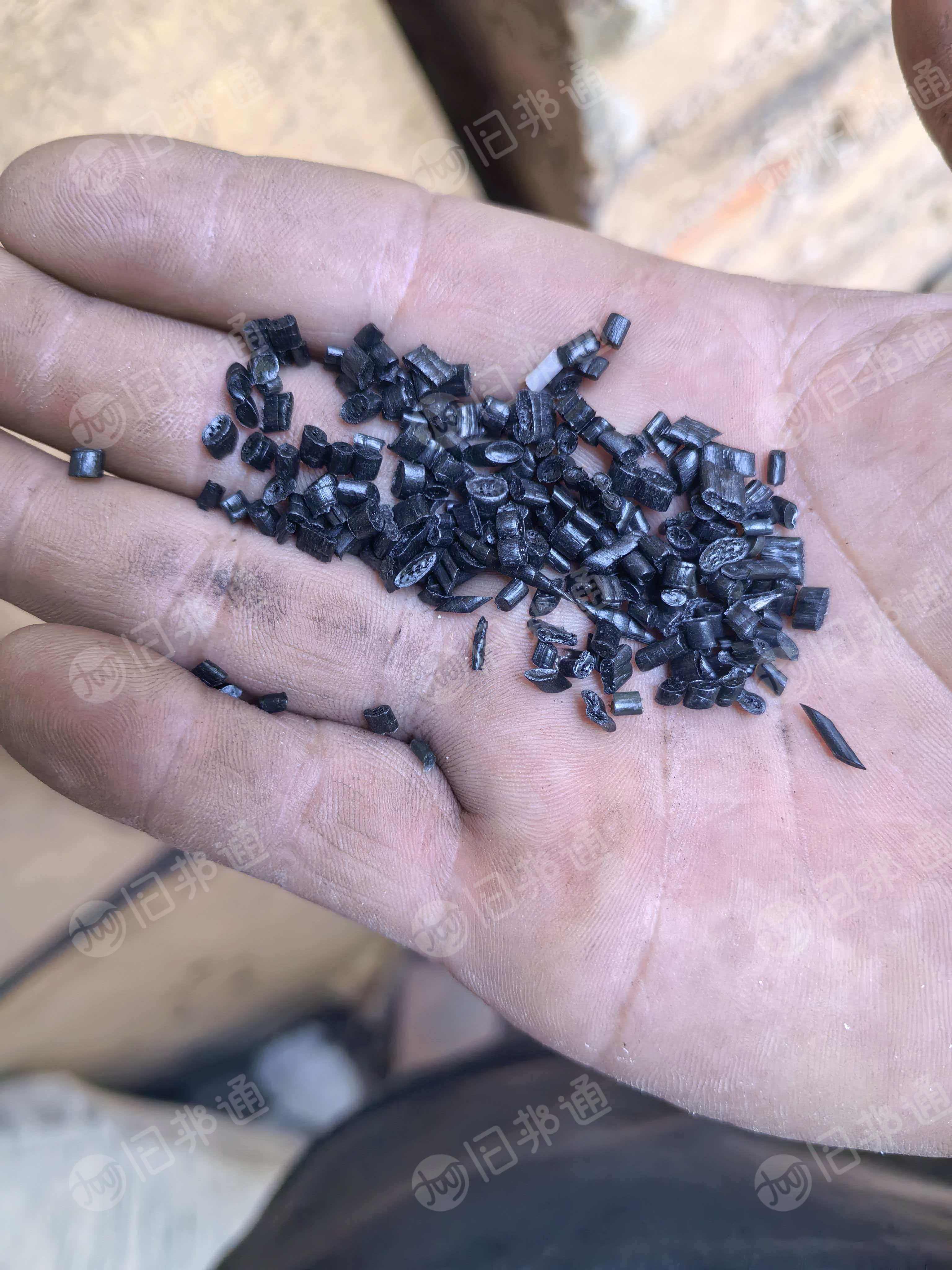 长期出售珍珠棉颗粒，过80目，有黑色白色两种，月供量大