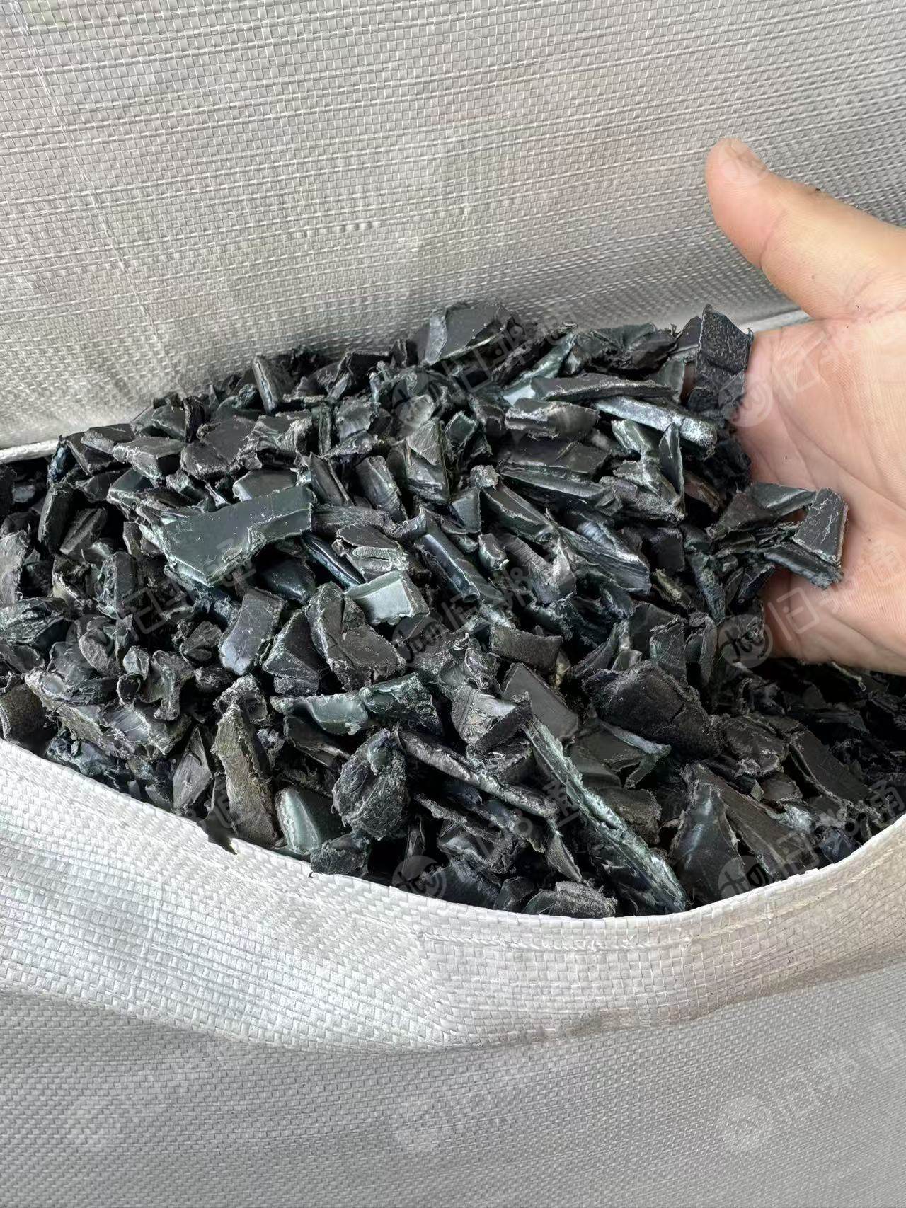 出售低压垃圾桶破碎料,现货二十几吨