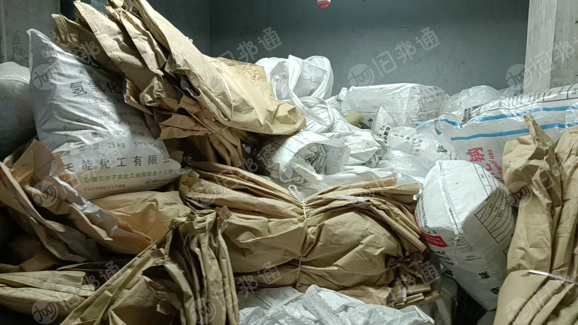 长期出售各类吨包袋，编织袋和纸袋废料，可以压包的，月供量大