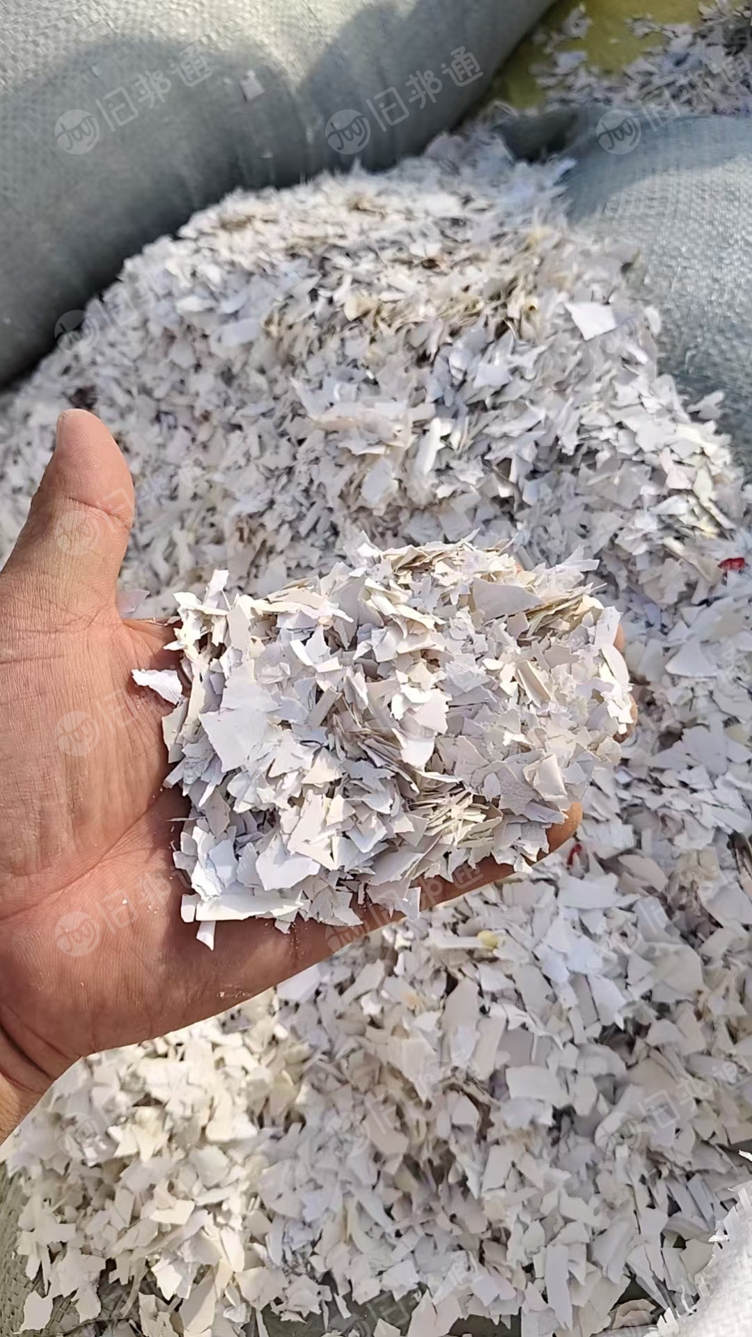 出售白色中性PVC墙纸破碎料,花色中性PVC墙纸破碎料