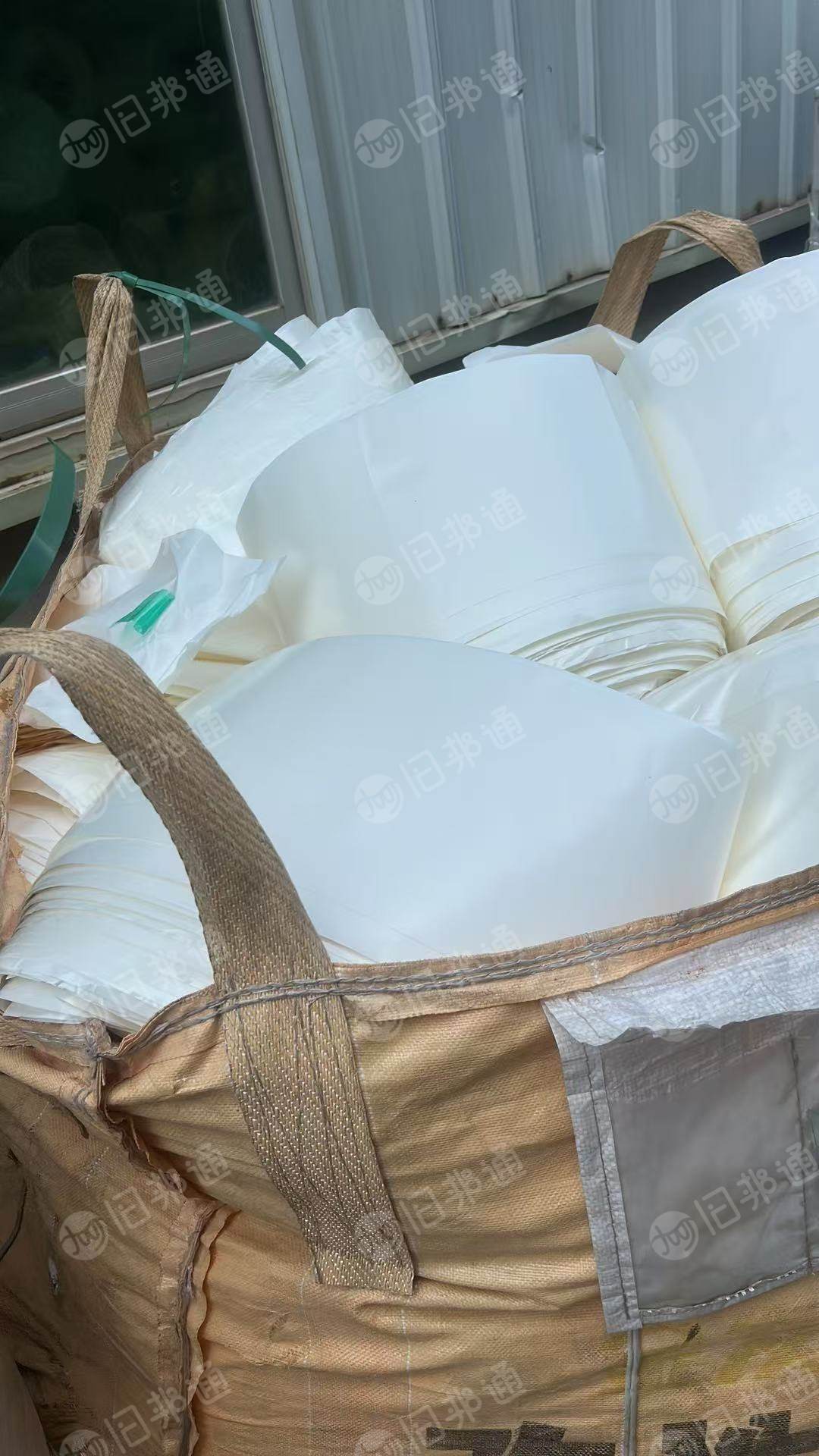 长期出售白色淋膜纸废料，卷筒的吨袋装