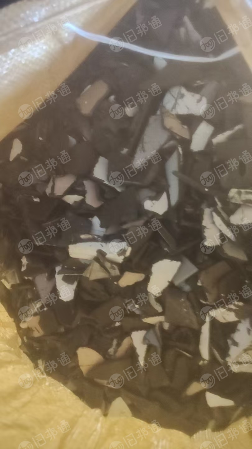 长期出售汽车4s店下来的pp保险杠破碎料，水破甩干过材质机，现货十几吨