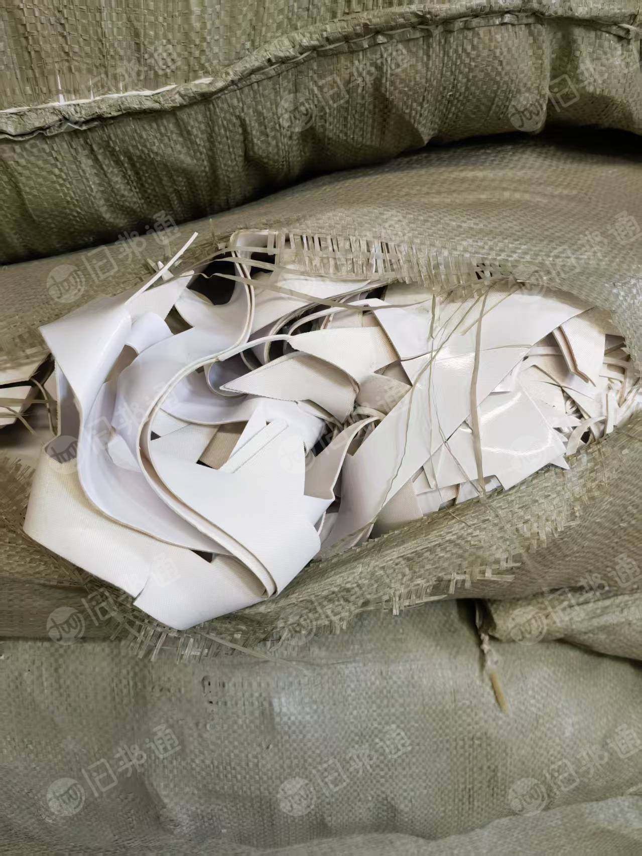 长期出售PVC足球下来的边角料废料，现货50吨