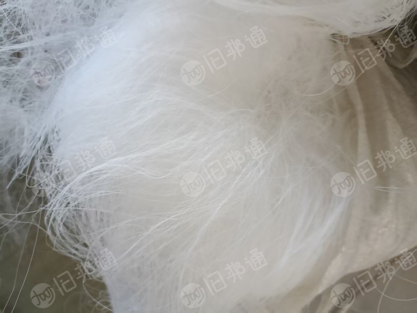 出售尼龙废丝和PE废丝，化纤厂下来的，做夏凉被，尼龙含量百分之七十五，现货30几吨，每个月四五十吨