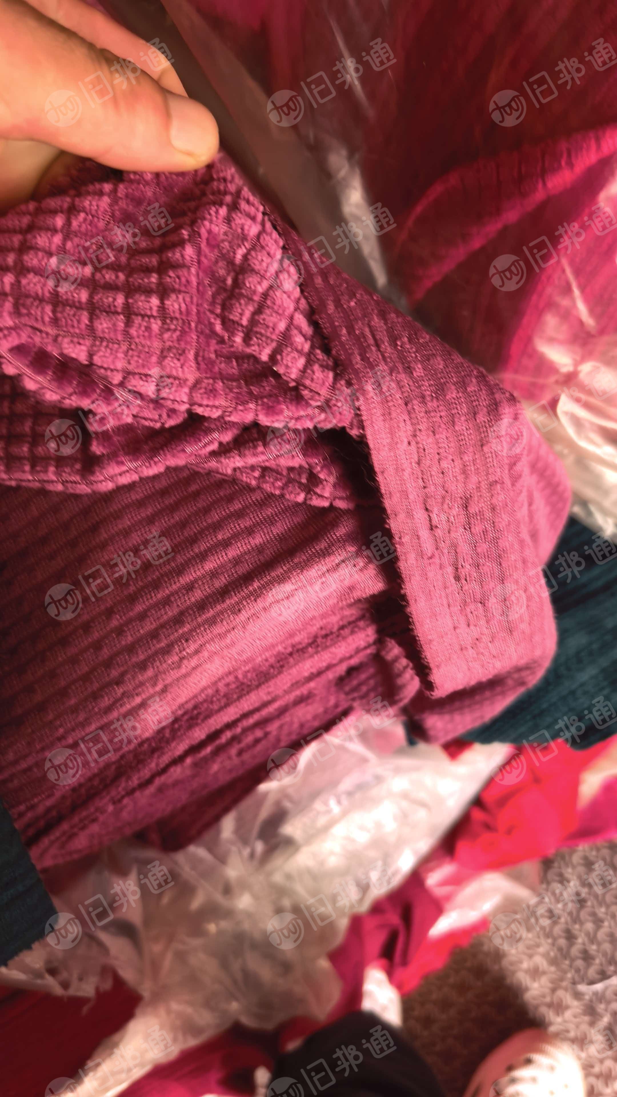出售一批法兰绒玉米格，法兰绒库存布，门幅175克重180，粉色孔雀蓝大红珊瑚粉四个颜色，现货5吨左右