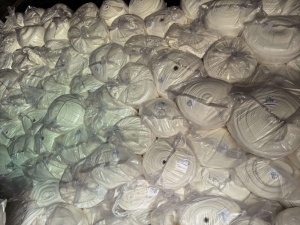 长期出售同一批号双面法兰绒库存布，法兰绒库存布，门幅160克重320，现货11吨，在浙江湖州