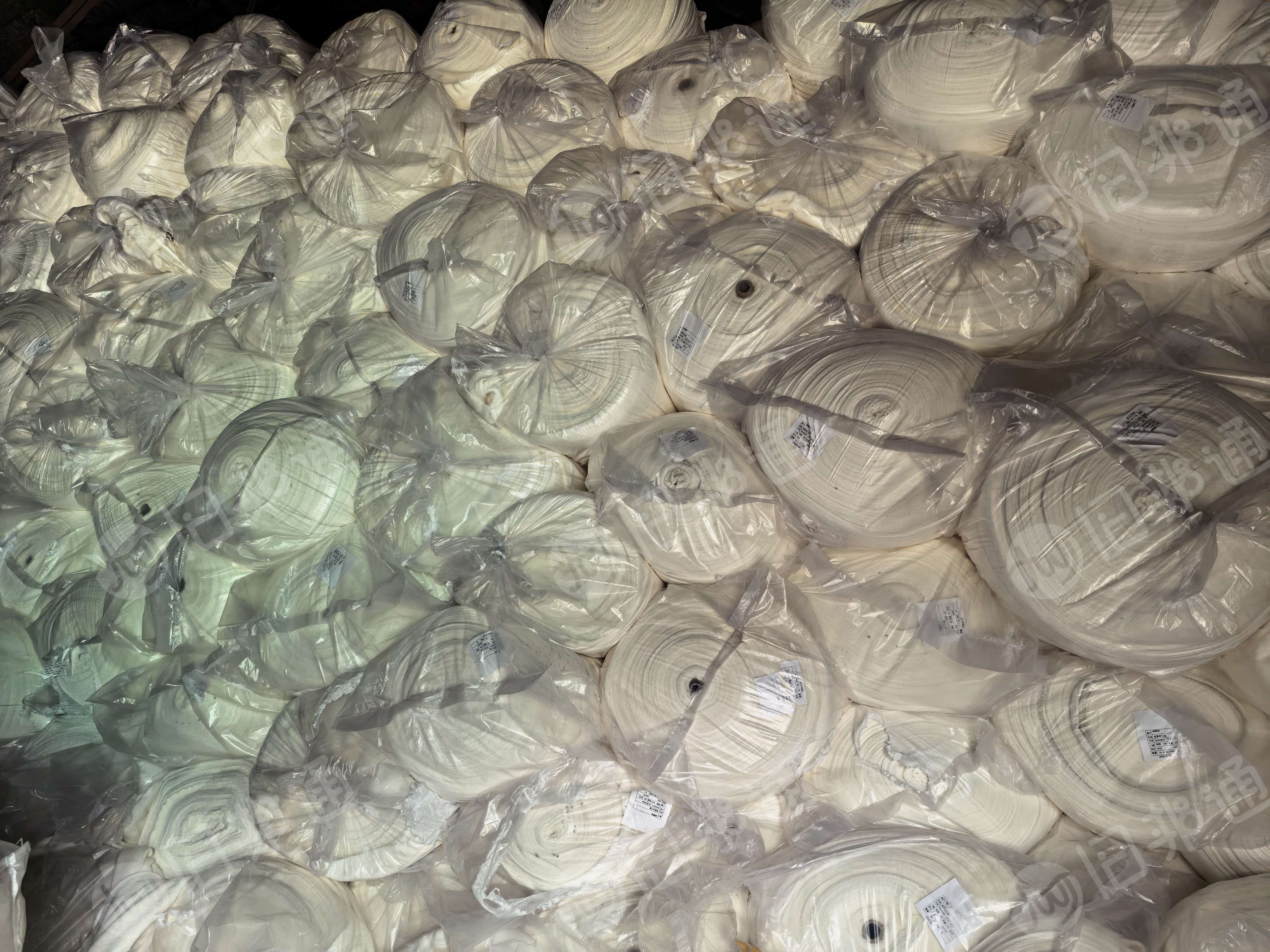 长期出售同一批号双面法兰绒库存布，法兰绒库存布，门幅160克重320，现货11吨，在浙江湖州