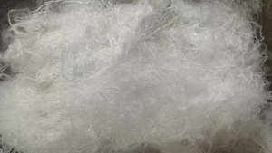 长期出售白色锦纶废丝，尼龙废丝，前纺丝，半光，月供80吨，货在江苏苏州
