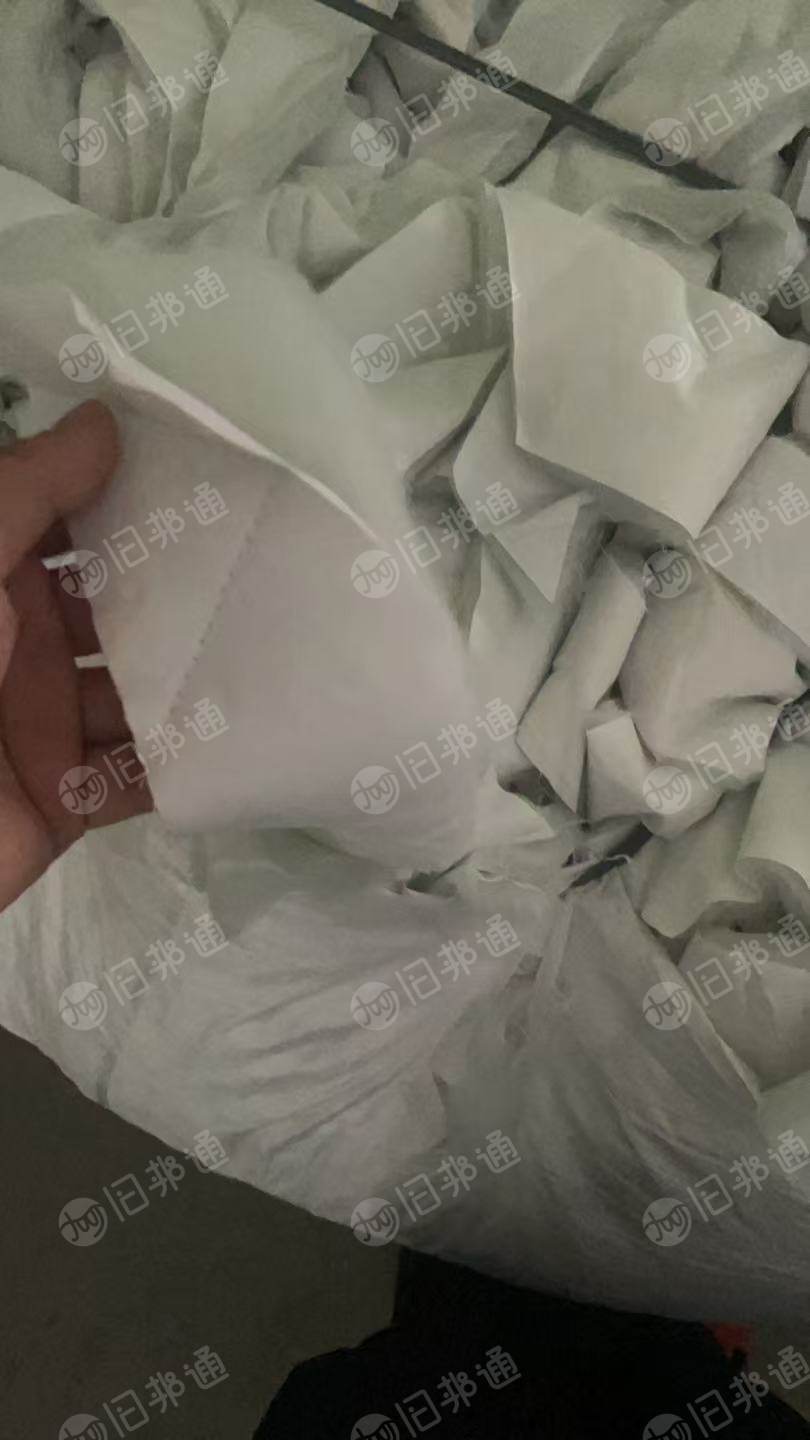 长期出售家纺厂下来的绗棉下脚料，绗棉，两层布夹着一层棉，月供10吨，货在浙江杭州