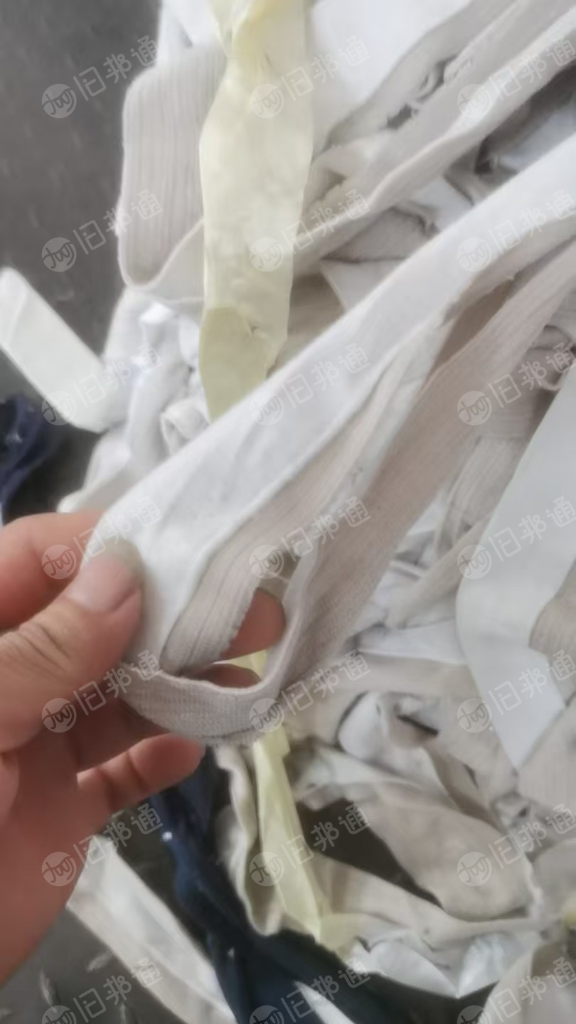 长期出售杂色纯涤纶复合布,涤纶废布,不带桨不带胶,可以造粒用,两个星期就会有20吨