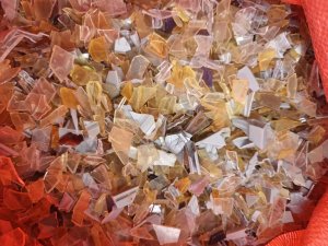 长期出售PVC门帘破碎料，水粉破碎，他带灰边和不带灰边2种，统货出