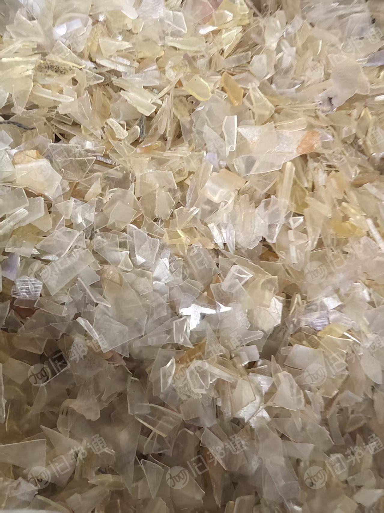 长期出售PVC门帘破碎料，水粉破碎，他带灰边和不带灰边2种，统货出