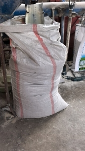 出售二手编织袋，100个一捆，大小都有，月供几千吨，自己厂里用退下来的