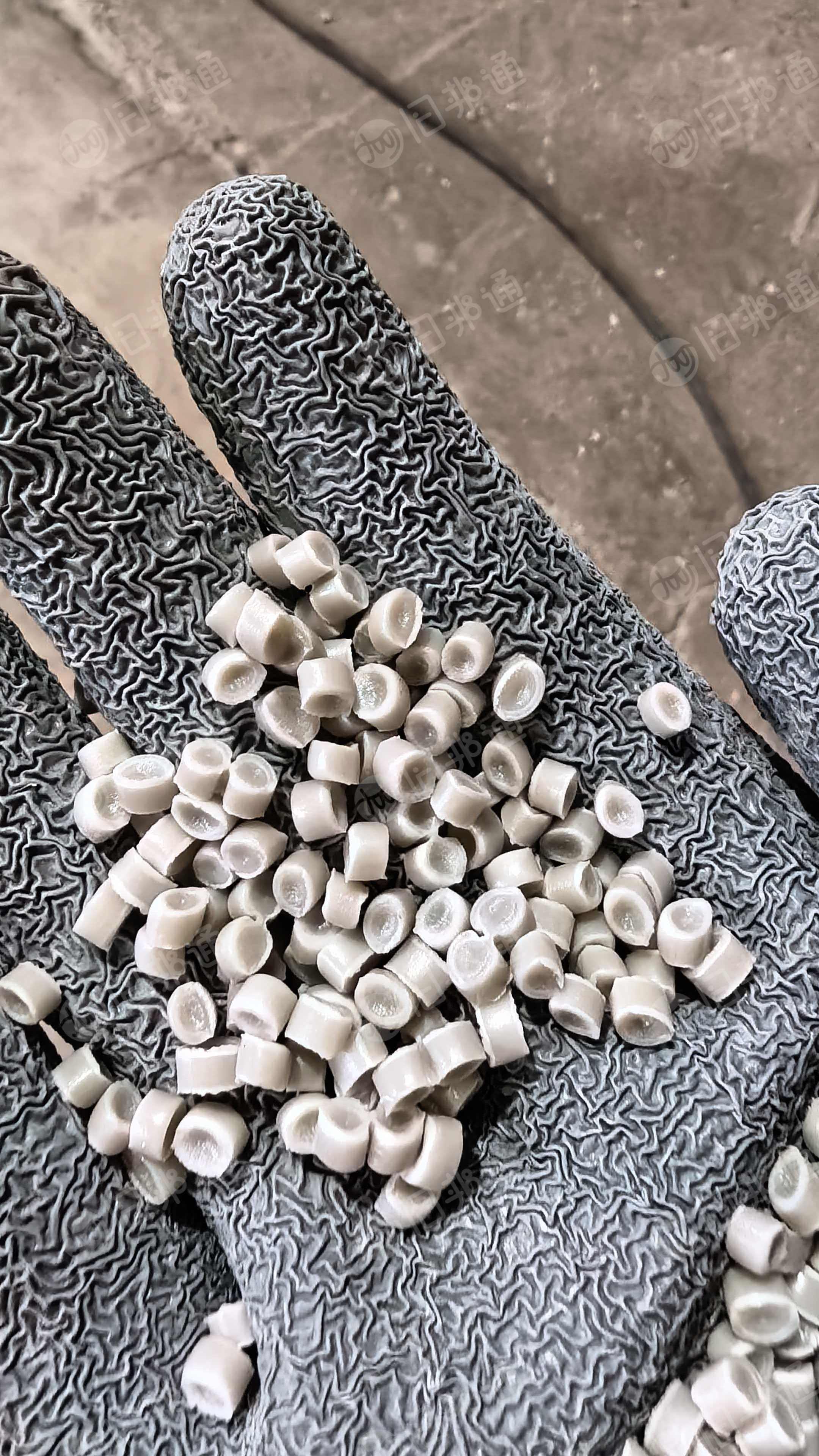 长期出售pp打包带颗粒，过80目网半透，可以做打包带少量黑点