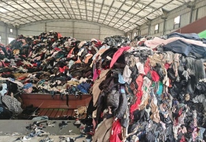 长期出售旧衣服黑料，废布黑料，燃烧料，月供几百吨，在安徽阜阳