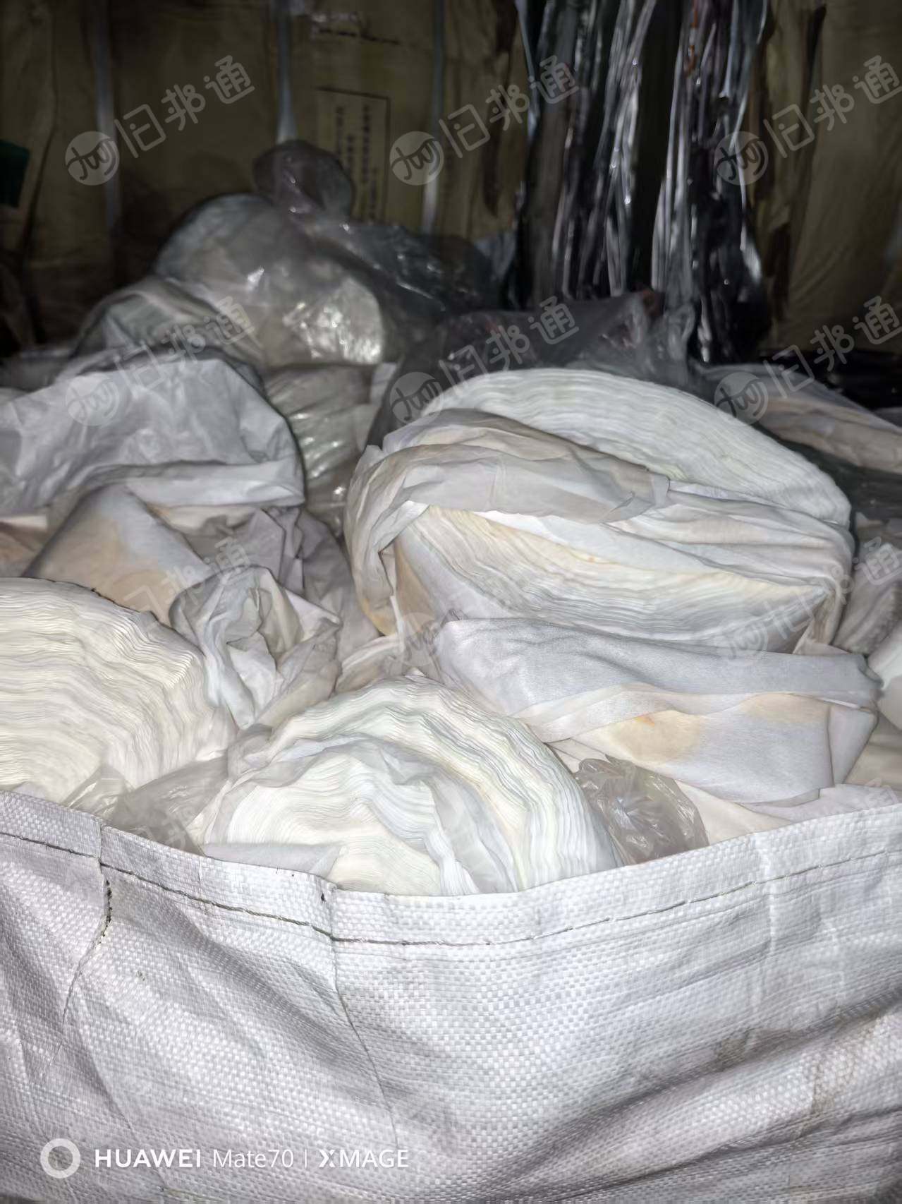 长期出售压包好的布条布块,外面用塑料膜包起来,只能燃烧用,每月50吨左右,货在浙江湖州