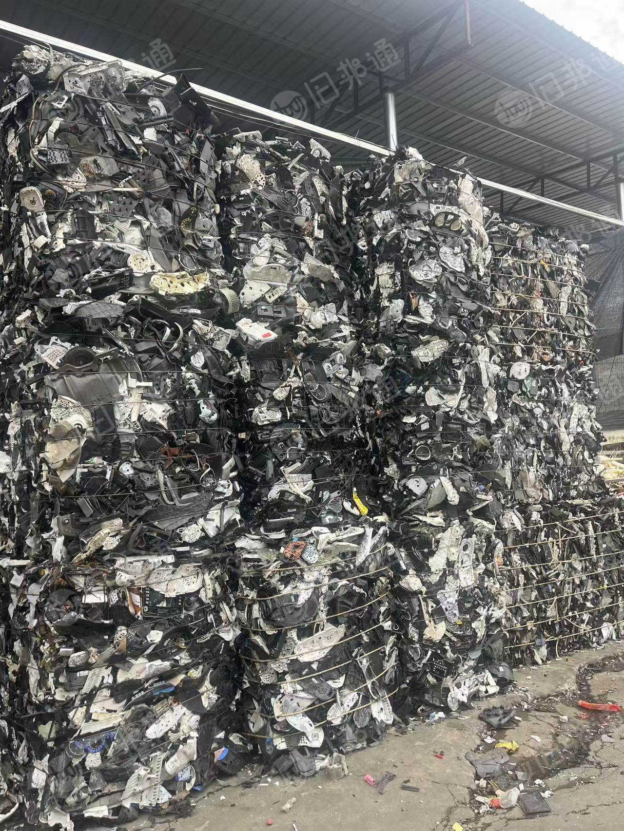 出售拆CD仪表盘的塑料压块，里面是响料跟合金料，现货9米6一车