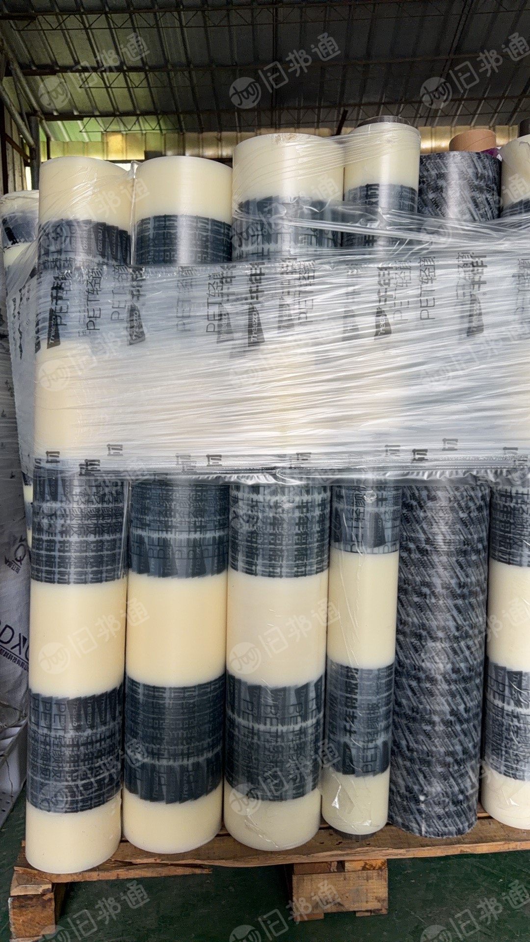 出售PE带胶卷筒膜，带胶，宽1.2米，厚6丝，二次利用料，现货20吨