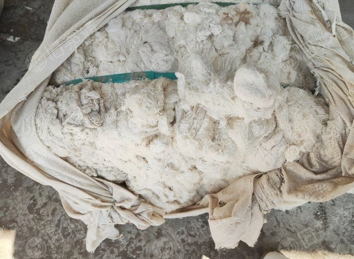 长期出售纺织厂下来的纯棉回丝，纯棉废丝，现货20吨，在新疆石河子