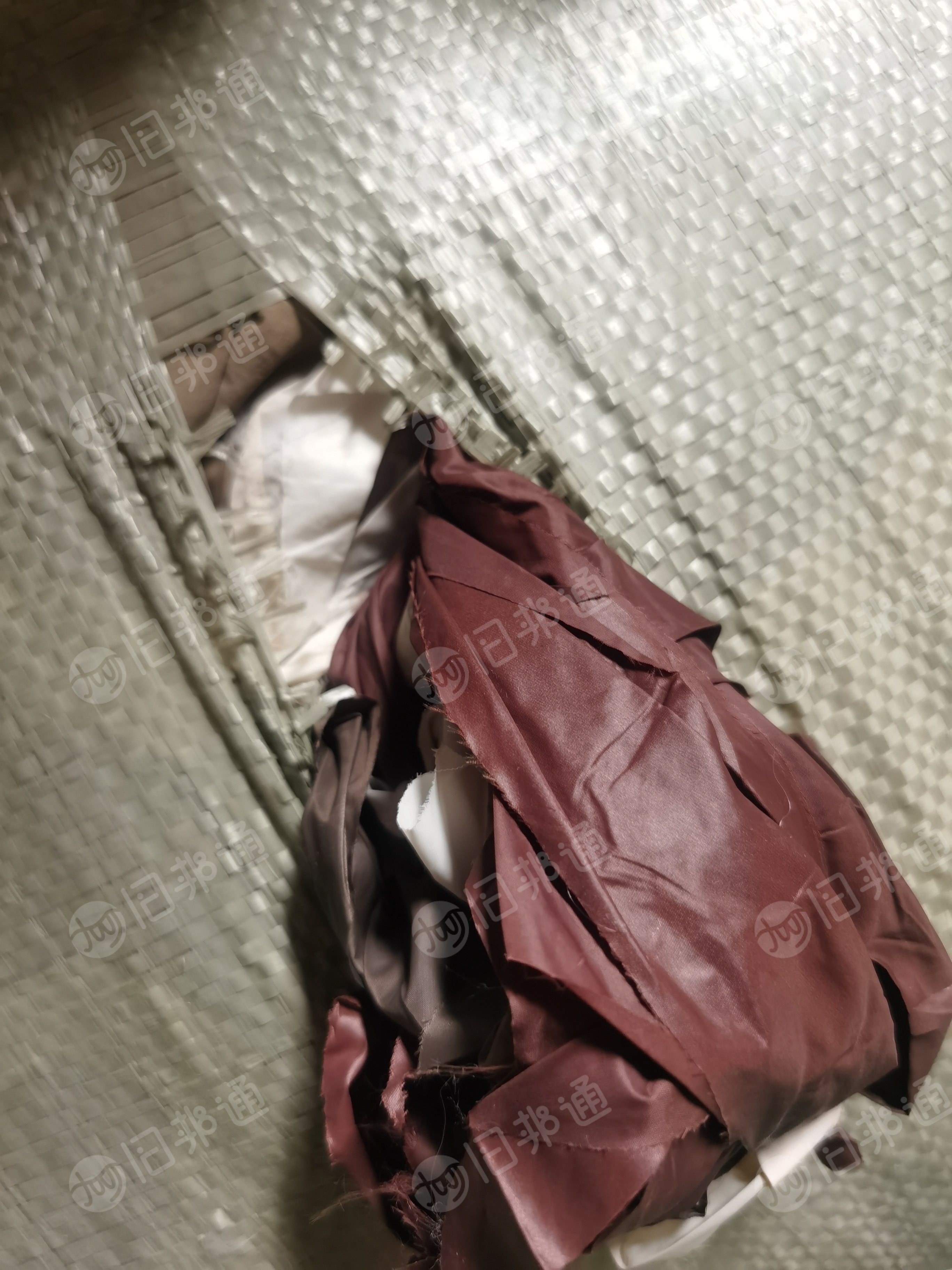 长期出售尼龙里布，做羽绒服下来的，可以造粒用，现货20多吨，货在浙江嘉兴