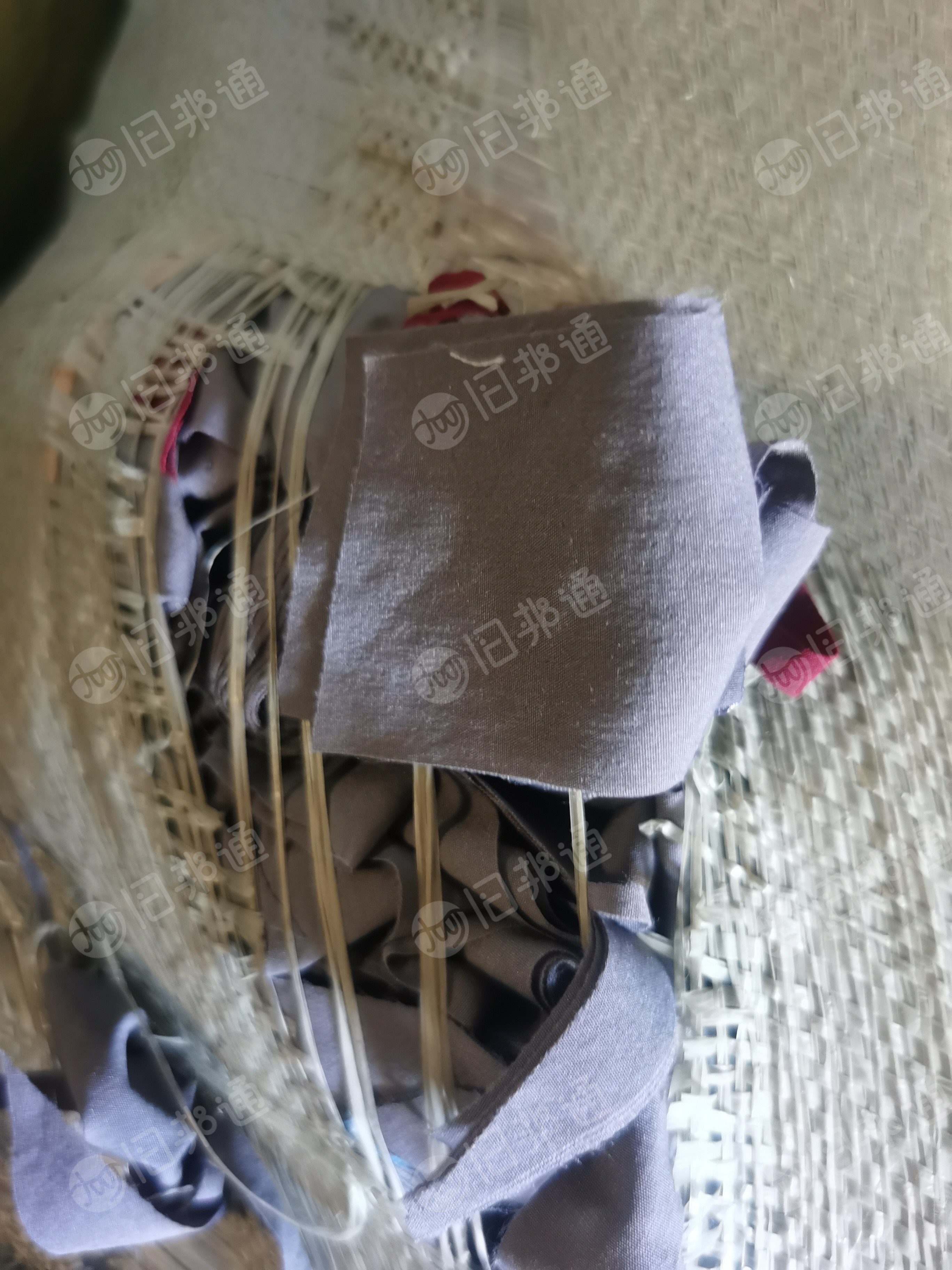 长期出售尼龙裤子料，做羽绒服下来的，可以造粒用，现货20多吨，货在浙江嘉兴