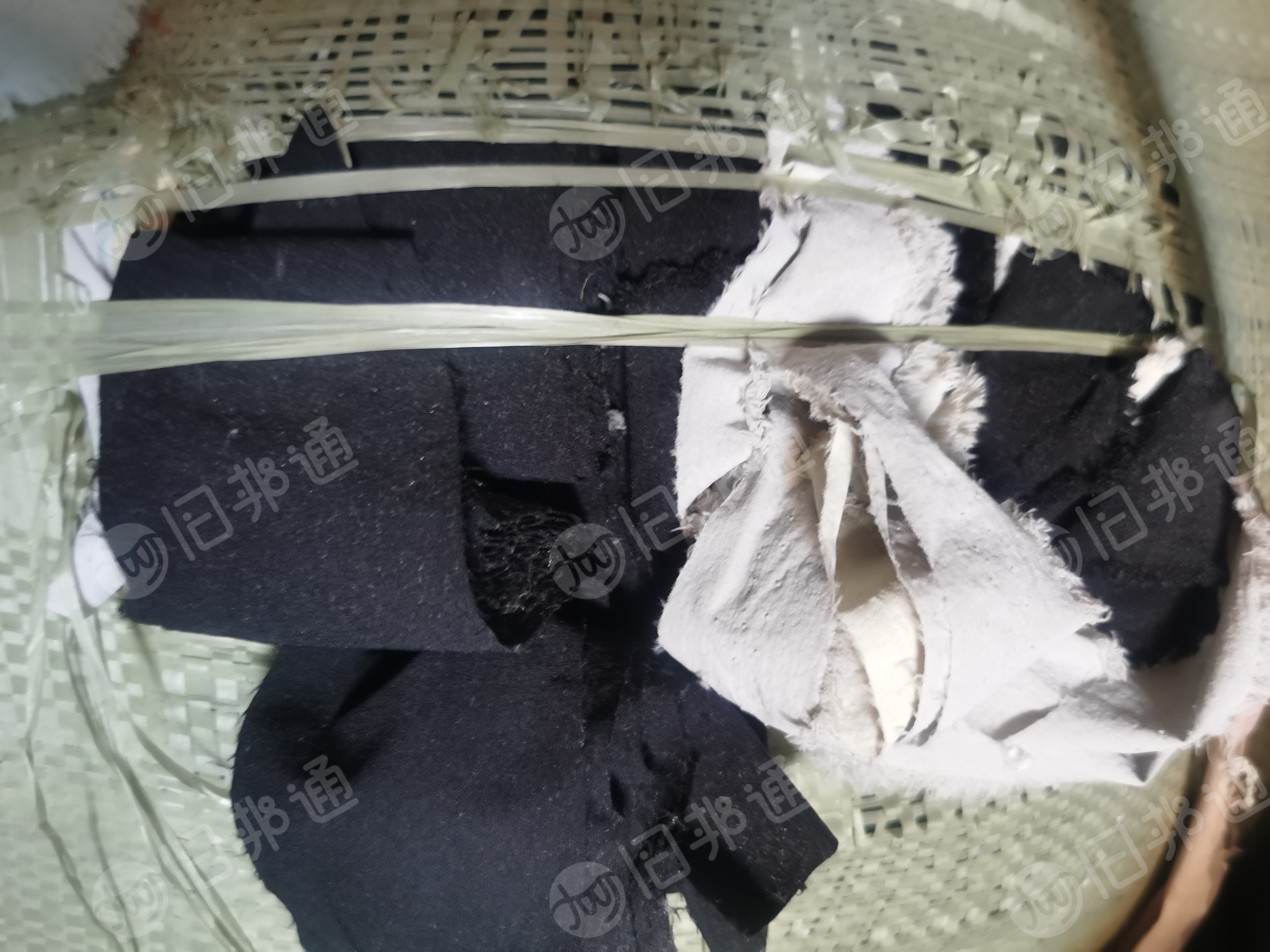 长期出售尼龙裤子料，做羽绒服下来的，可以造粒用，现货20多吨，货在浙江嘉兴