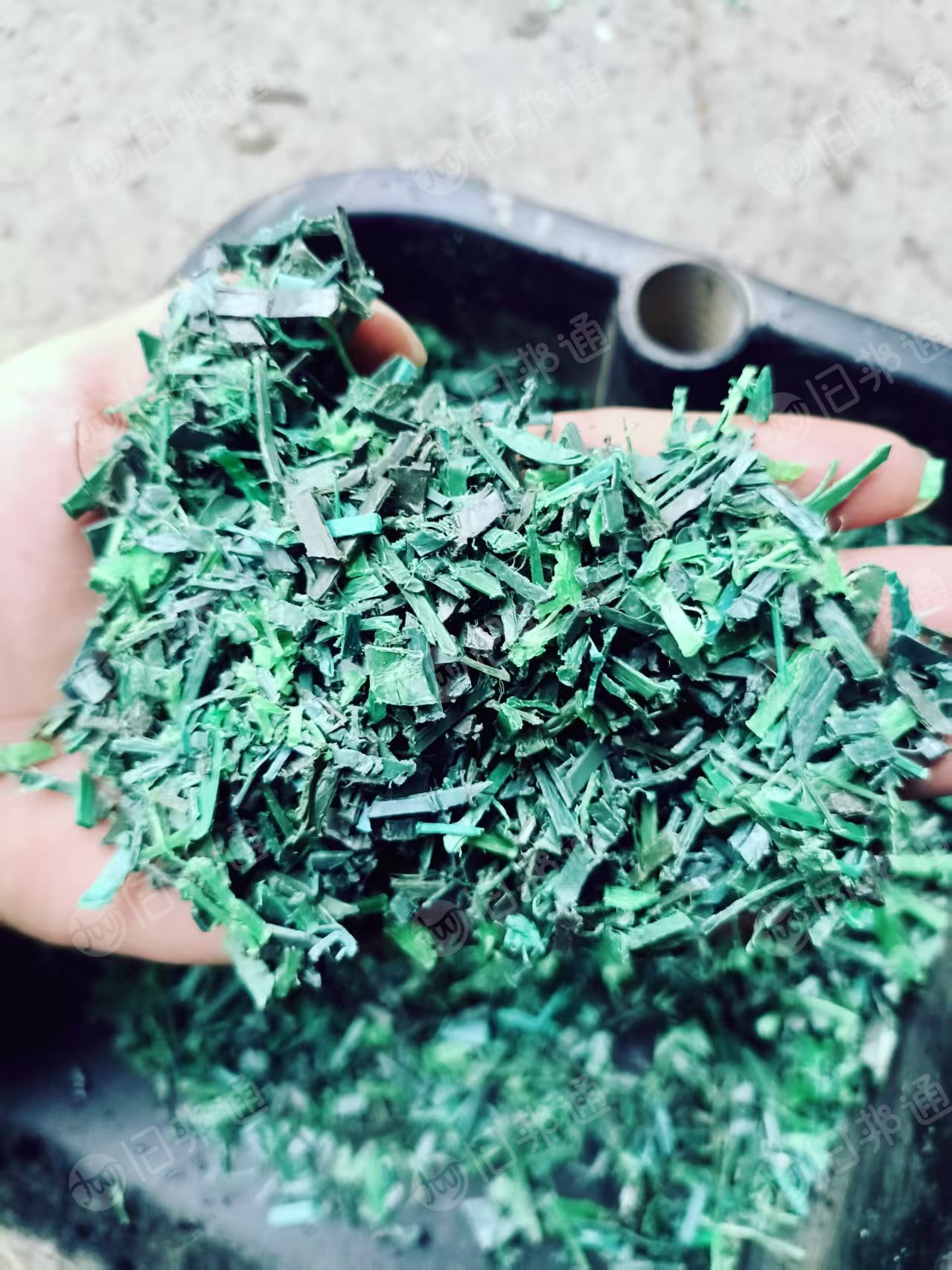 出售pet绿色打包带破碎料,过14筛网,现货十几吨左右